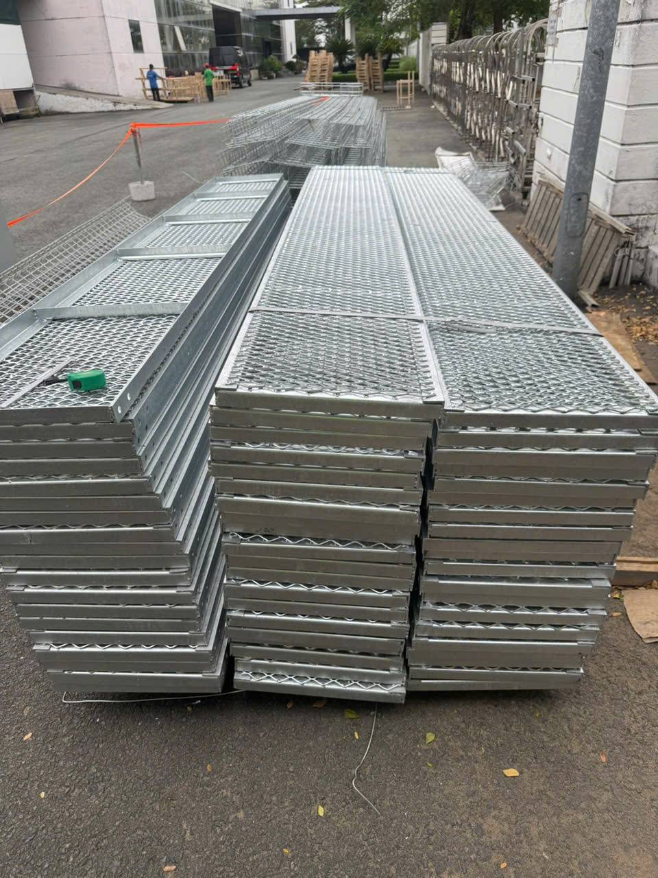 SÀN THAO TÁC LƯỚI MẮT CÁO GIÁ RẺ NHẤT TẠI TÂY NINH