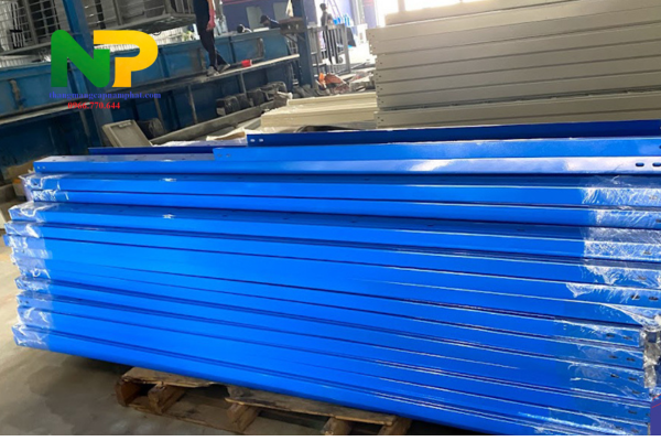 máng cáp sơn tĩnh điện màu xanh dương