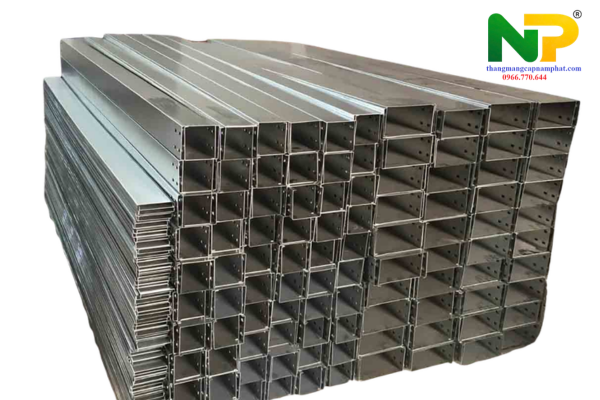 máng cáp điện mạ kẽm 50x50
