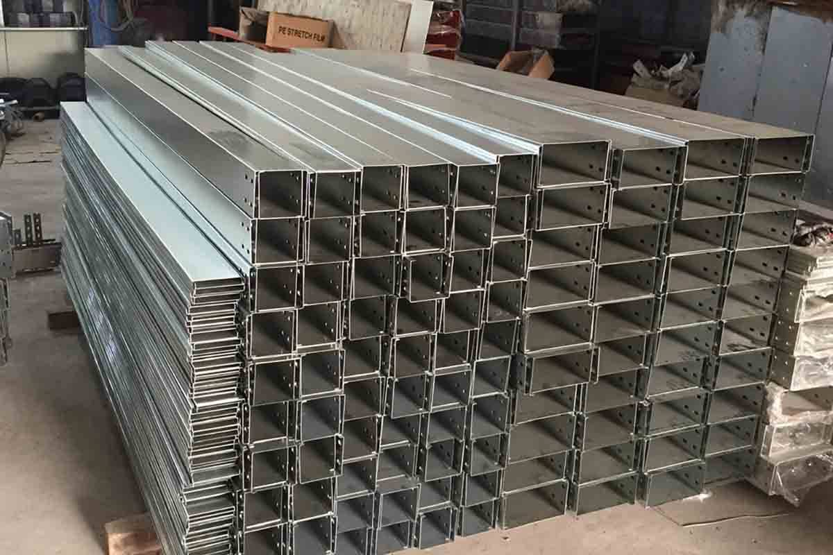 Máng cáp điện mạ kẽm 100x50